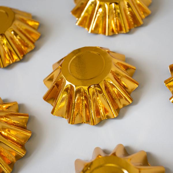 24 Pack Gold Bloom Baking Cups - Image 3