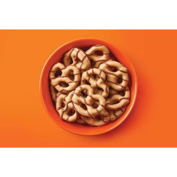 Reeses Milk Chocolate Peanut Butter Dipped Pretzels Candy Bag - 240g - Image 3